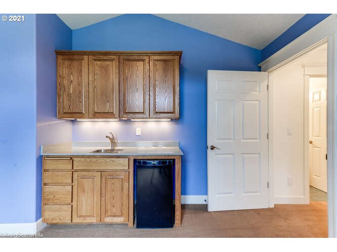 7024 Southwest Raz Court Portland, OR 97223 - Photo 17 of 32 Gallery Image 17