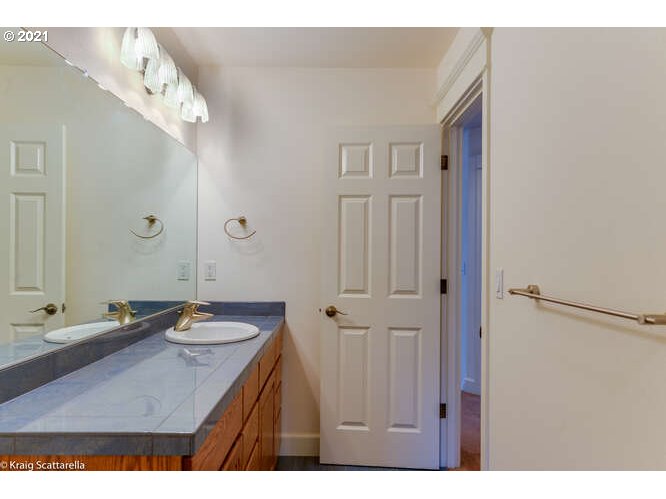 7024 Southwest Raz Court Portland, OR 97223 - Photo 20 of 32 Gallery Image 20