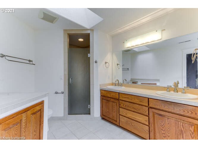 7024 Southwest Raz Court Portland, OR 97223 - Photo 23 of 32 Gallery Image 23