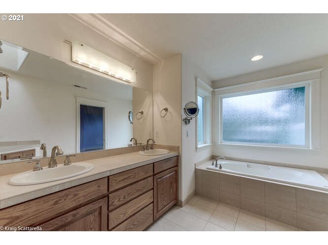7024 Southwest Raz Court Portland, OR 97223 - Photo 24 of 32 Gallery Image 24