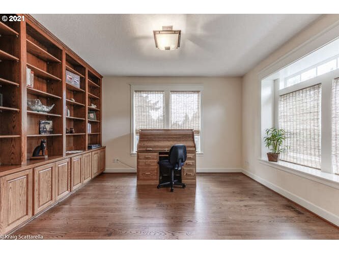 7024 Southwest Raz Court Portland, OR 97223 - Photo 4 of 32 Gallery Image 4