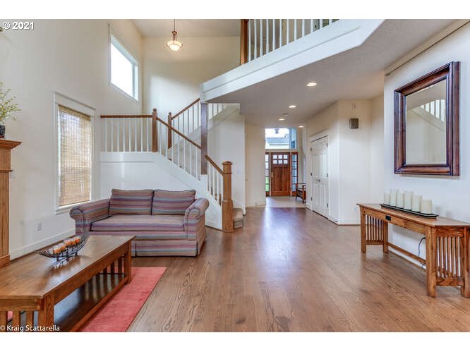 7024 Southwest Raz Court Portland, OR 97223 - Photo 5 of 32 Gallery Image 5