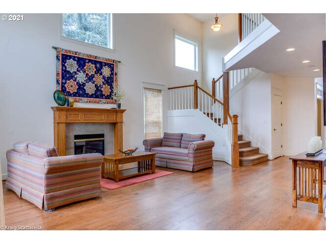 7024 Southwest Raz Court Portland, OR 97223 - Photo 6 of 32 Gallery Image 6
