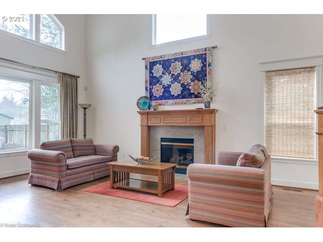 7024 Southwest Raz Court Portland, OR 97223 - Photo 7 of 32 Gallery Image 7