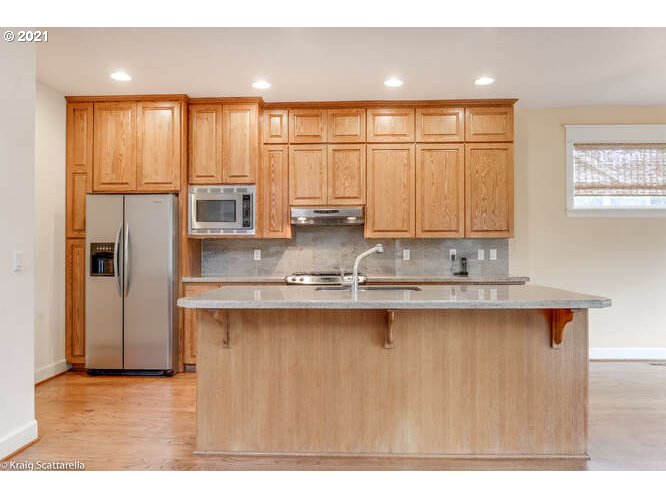 7024 Southwest Raz Court Portland, OR 97223 - Photo 8 of 32 Gallery Image 8