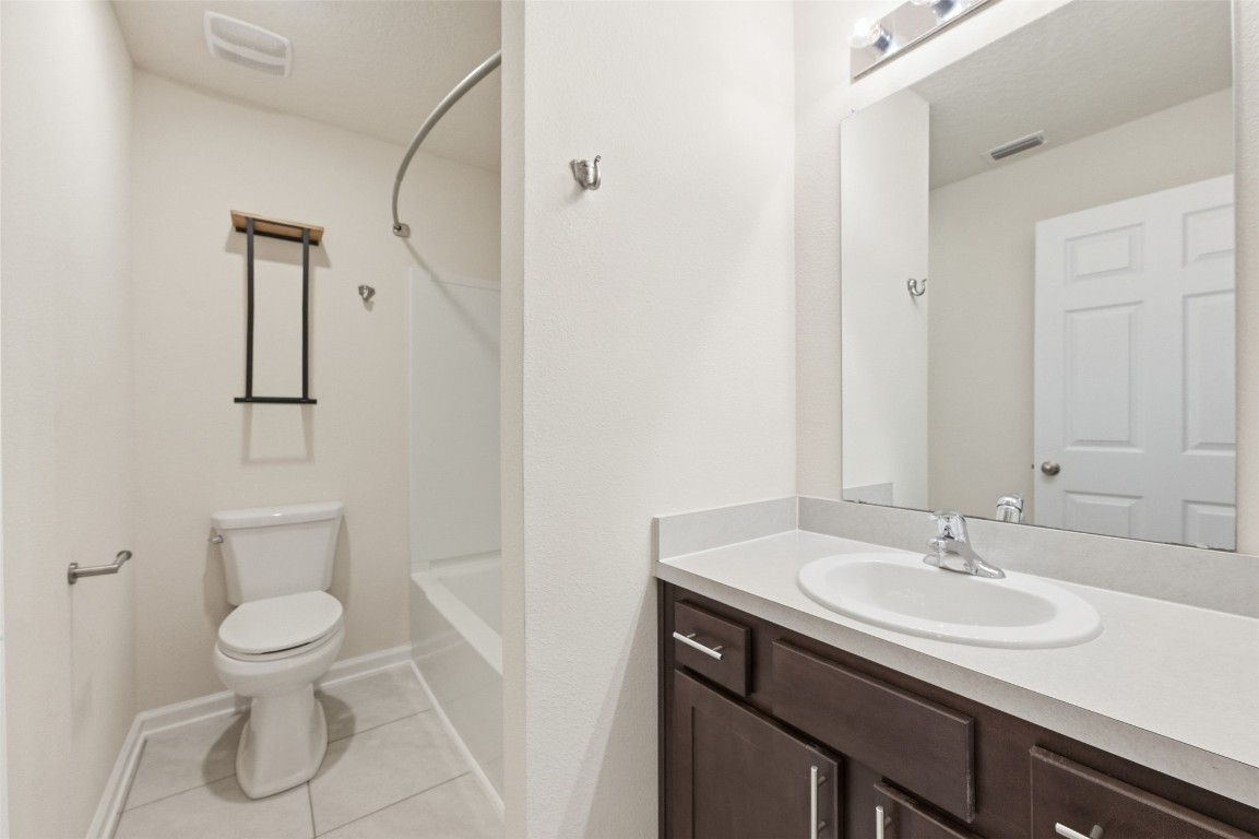 908 Observatory Parkway Jacksonville, FL 32218 - Photo 11 of 16 a bathroom with a sink toilet and a mirror