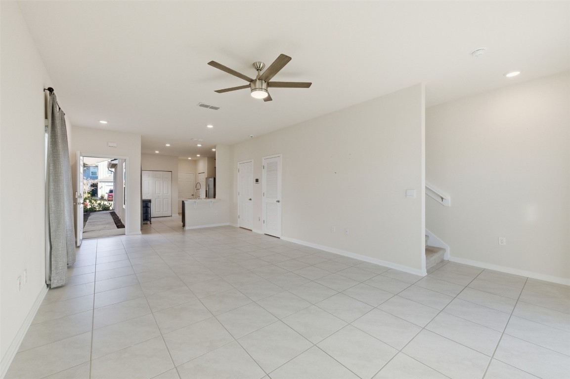 908 Observatory Parkway Jacksonville, FL 32218 - Photo 2 of 16 a view of a livingroom and a hallway