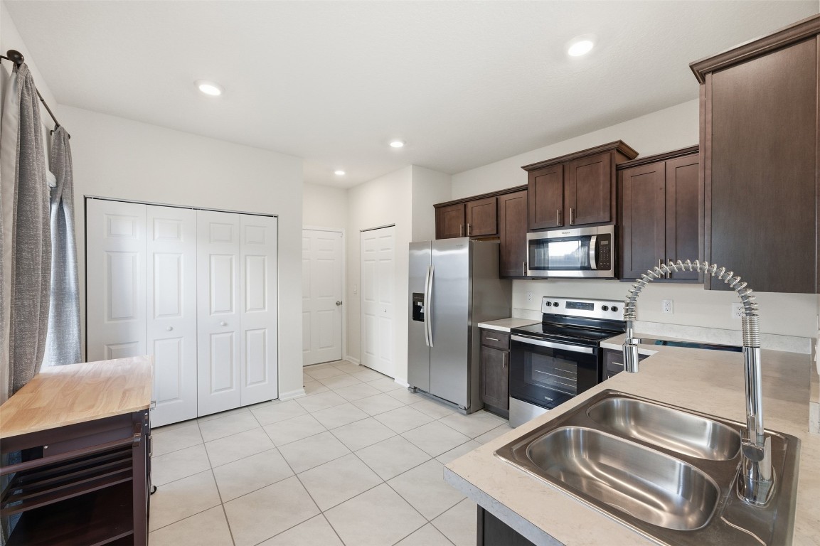 908 Observatory Parkway Jacksonville, FL 32218 - Photo 4 of 16 a kitchen with stainless steel appliances granite countertop a refrigerator and a stove top oven