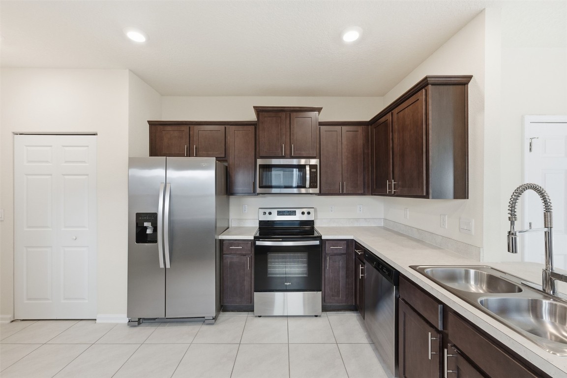 908 Observatory Parkway Jacksonville, FL 32218 - Photo 6 of 16 a kitchen with stainless steel appliances granite countertop a refrigerator sink and stove