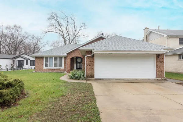 $395,000 | 9901 West 57th Street, Countryside, IL 60525