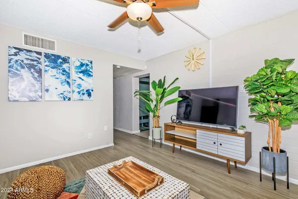 $1,294 | 615 South Hardy Drive, Unit 2W, Tempe, AZ 85281