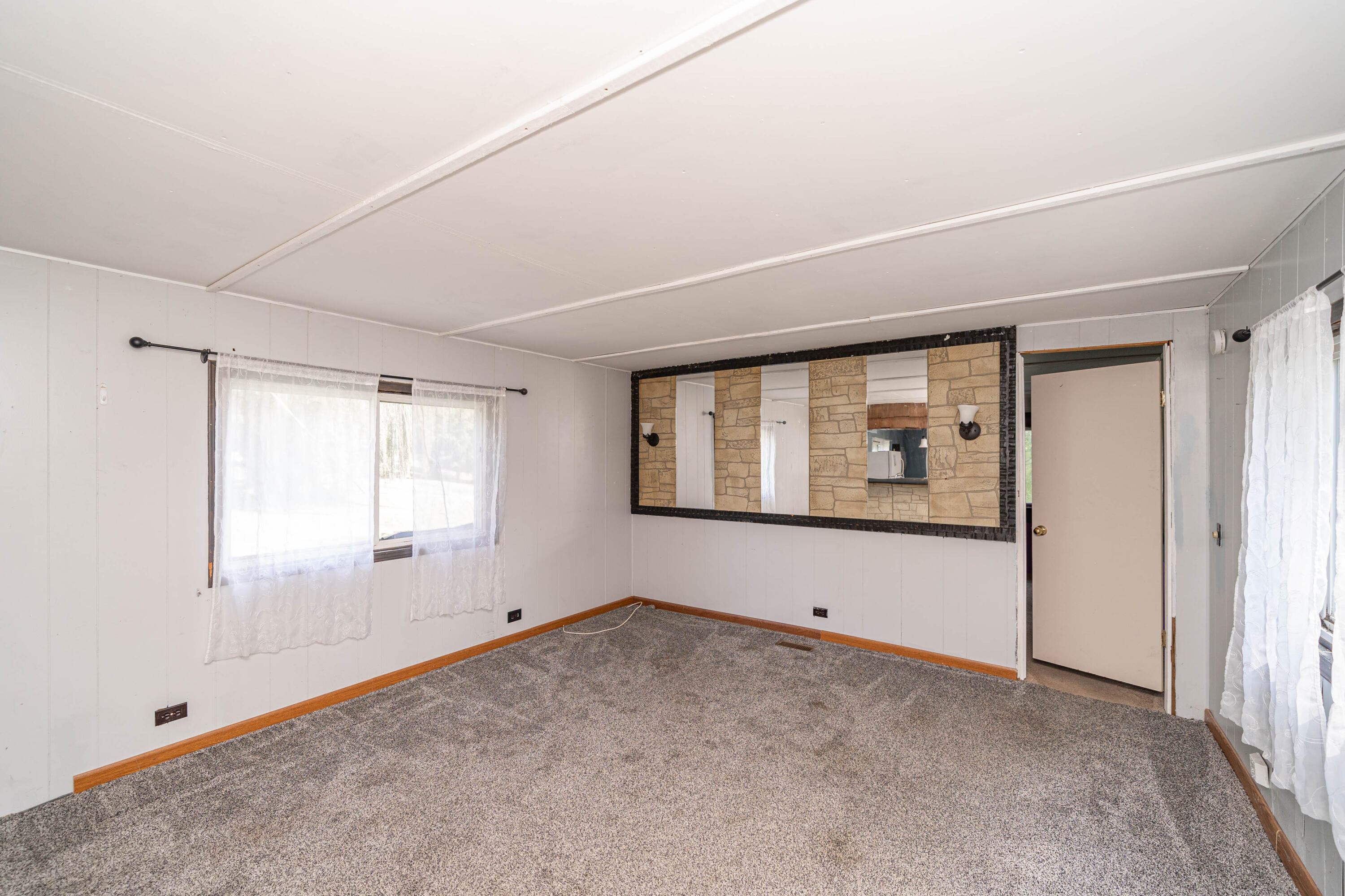 1121 Oliverda Road Sherwood, MI 49089 - Photo 3 of 11 Living Room