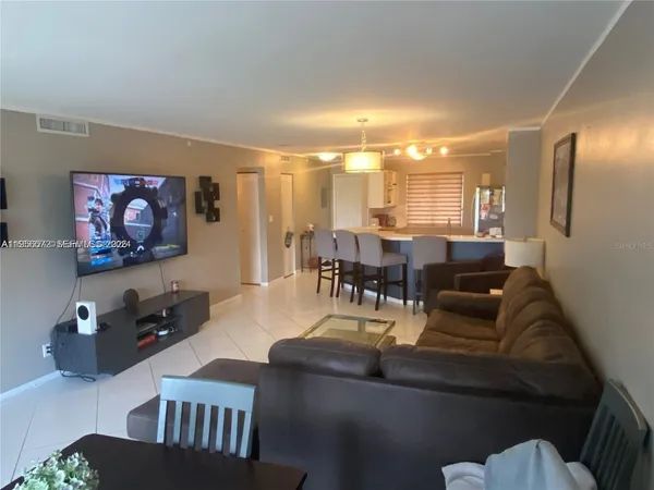 $280,000 | 2205 South Cypress Bend Drive, Unit 302 302, Pompano Beach, FL 33069