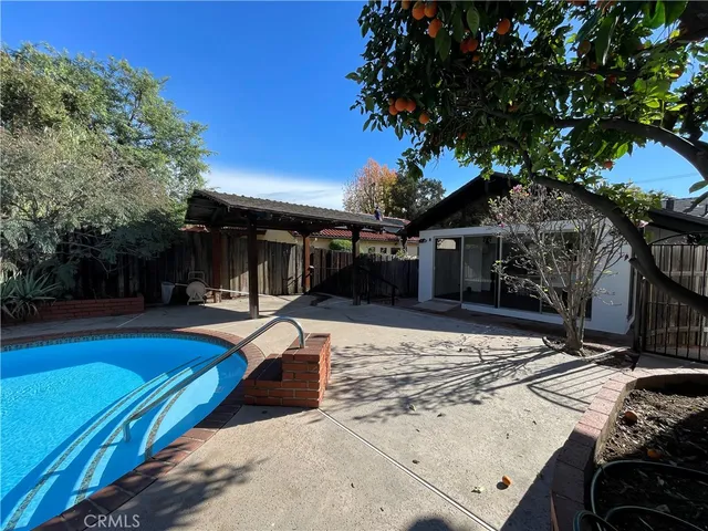 a view of a swimming pool with back yard
