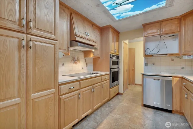 $2,600 | 7028 South Alaska Street, Tacoma, WA 98408