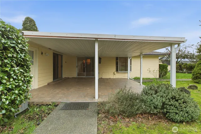 $2,600 | 7028 South Alaska Street, Tacoma, WA 98408