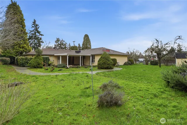 $2,600 | 7028 South Alaska Street, Tacoma, WA 98408