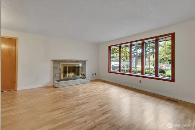 $2,600 | 7028 South Alaska Street, Tacoma, WA 98408