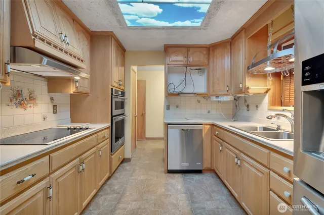 $2,600 | 7028 South Alaska Street, Tacoma, WA 98408