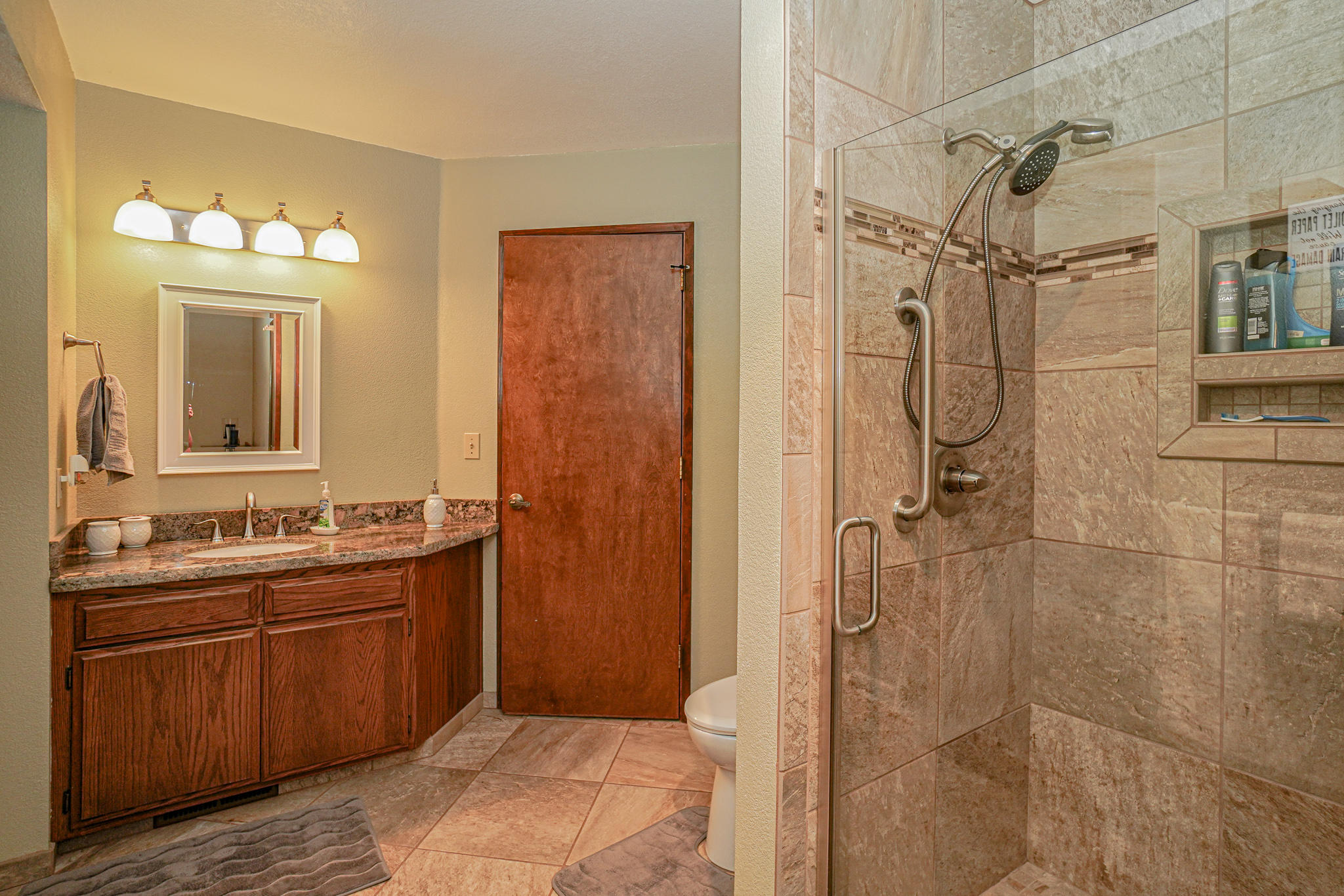 14577 Highway 234 Gold Hill, OR 97525 - Photo 22 of 48 downstairs bath
