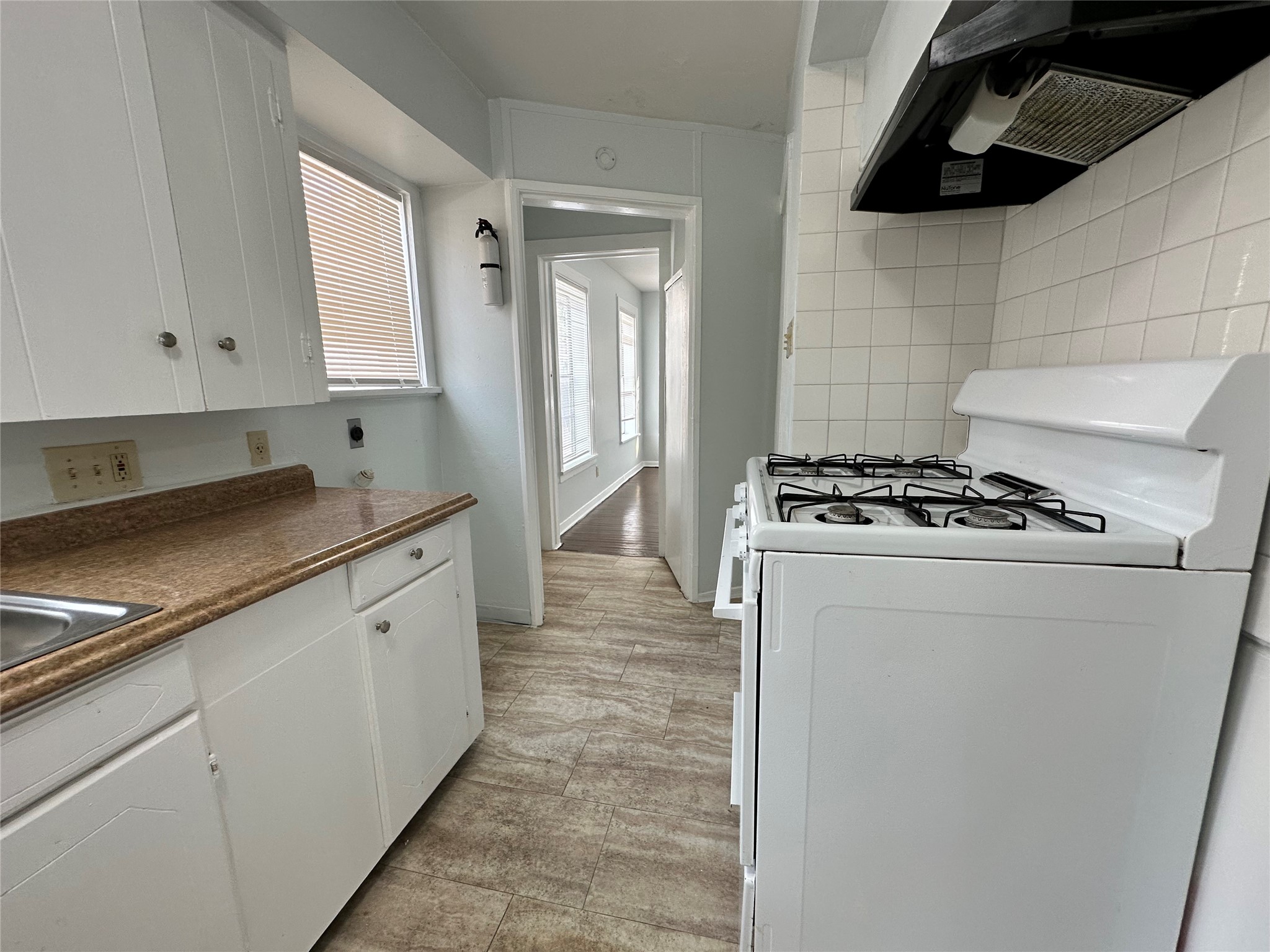 4624 Clay Street Houston, TX 77023 - Photo 10 of 18