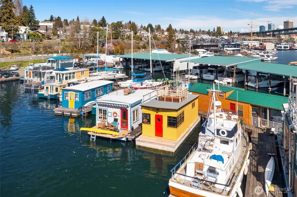$325,000 | 2401 North Northlake Way, Unit E9, Seattle, WA 98103