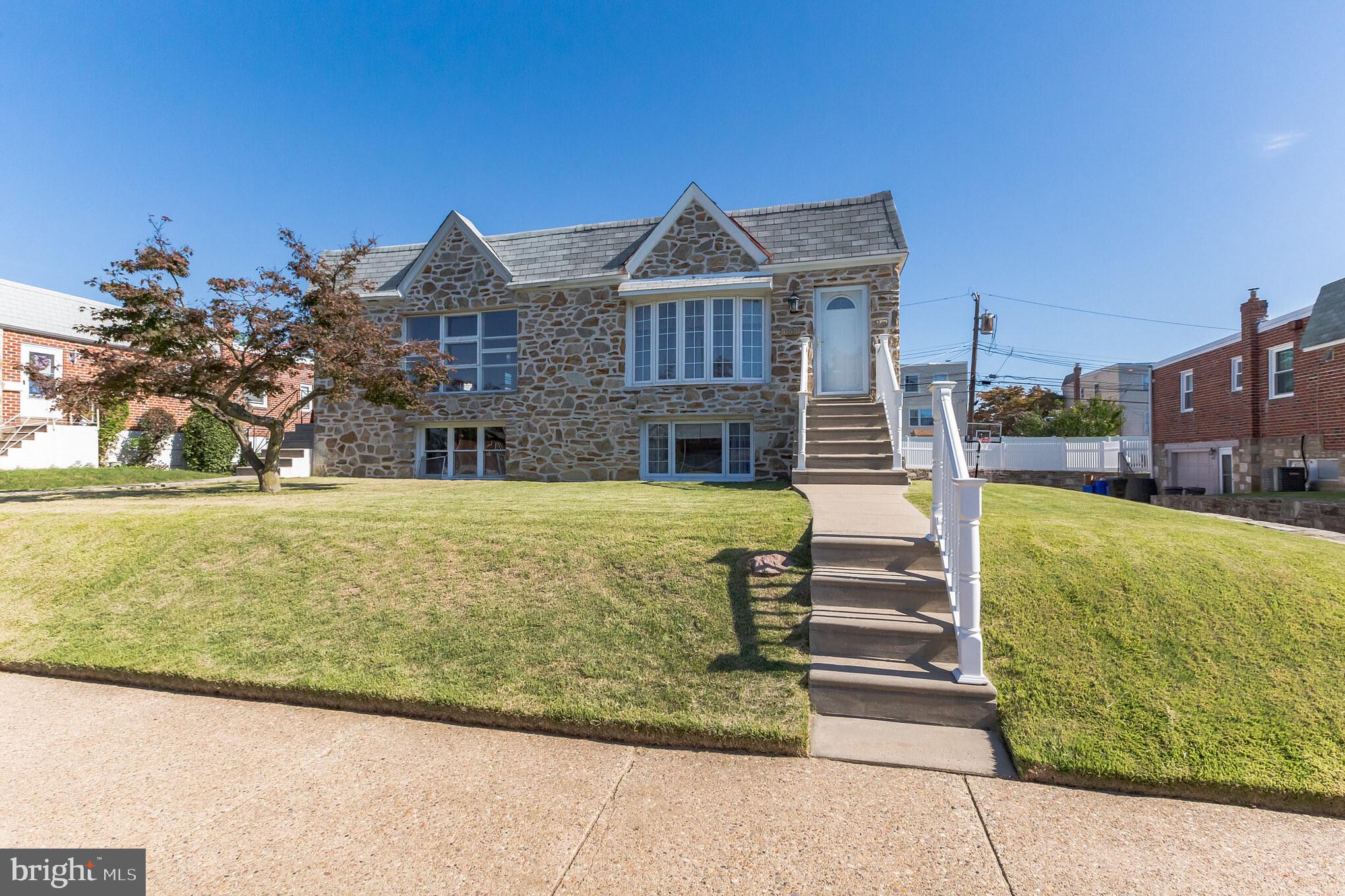 655 Colebrook Road Philadelphia, PA 19115 - Photo 2 of 29 Gallery Image 2