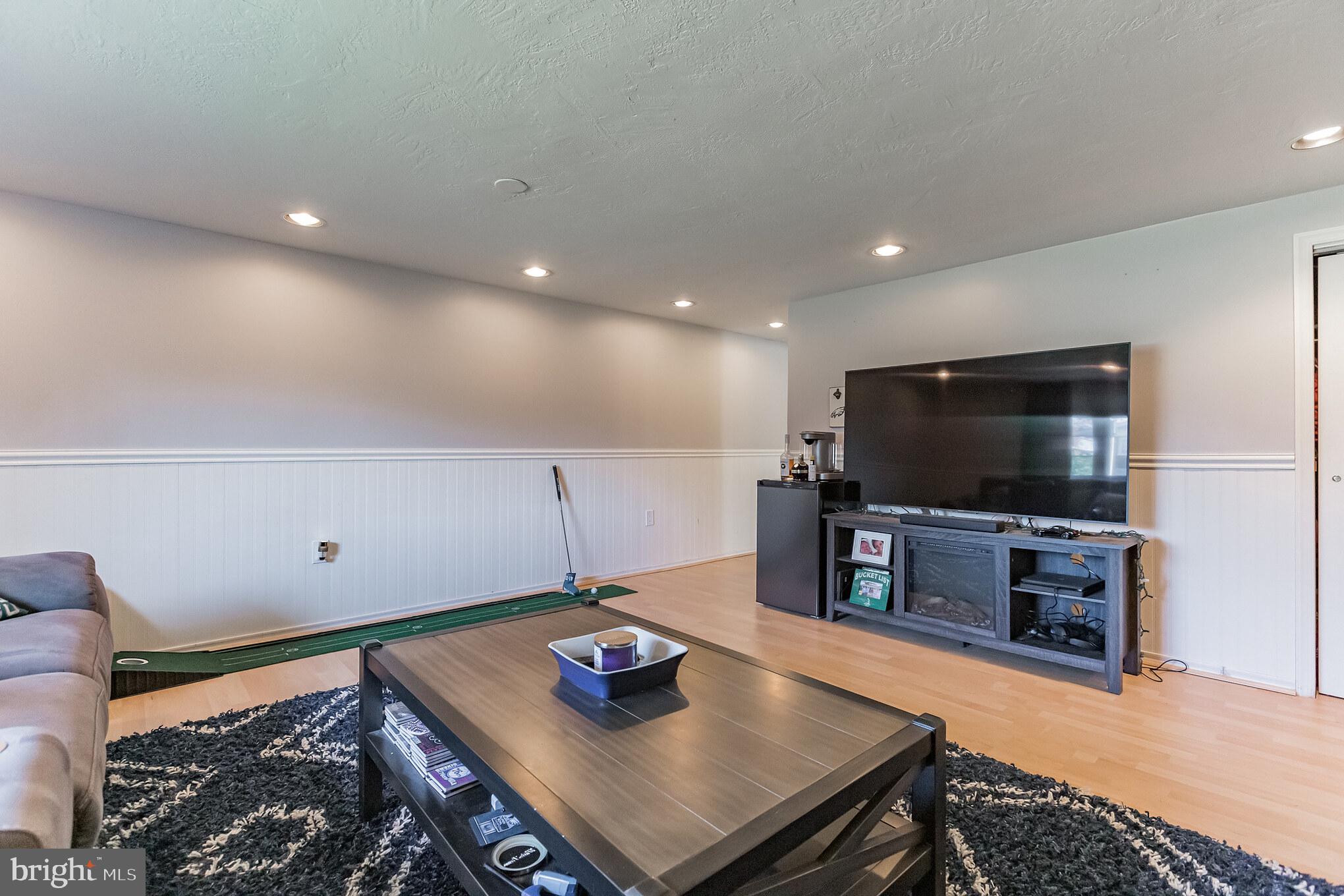 655 Colebrook Road Philadelphia, PA 19115 - Photo 22 of 29 Gallery Image 22