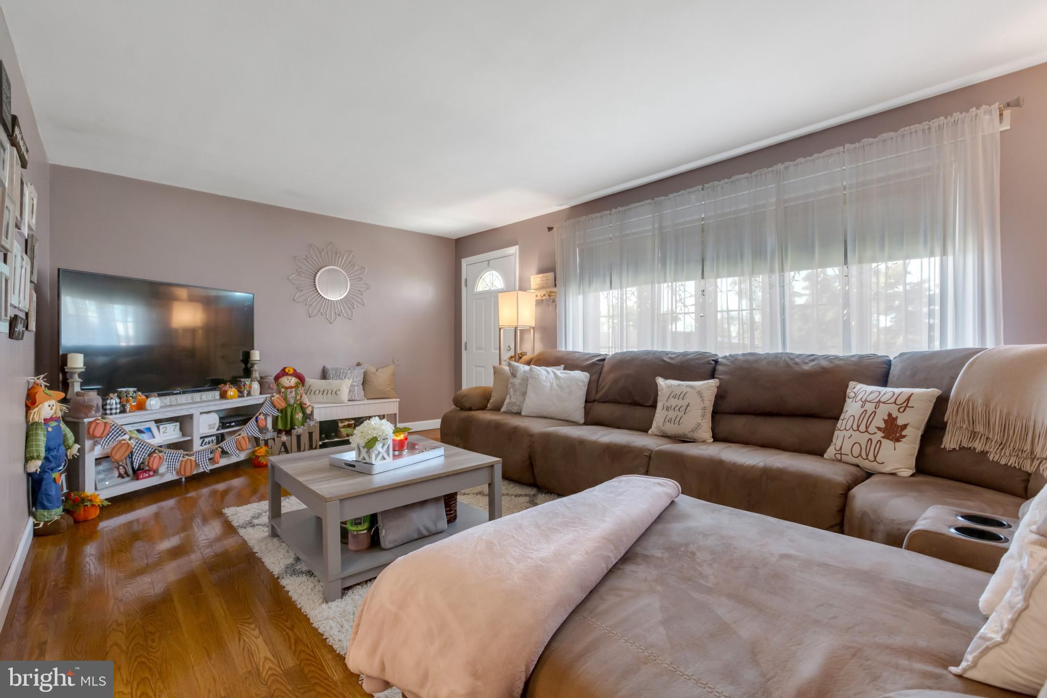 655 Colebrook Road Philadelphia, PA 19115 - Photo 4 of 29 Gallery Image 4