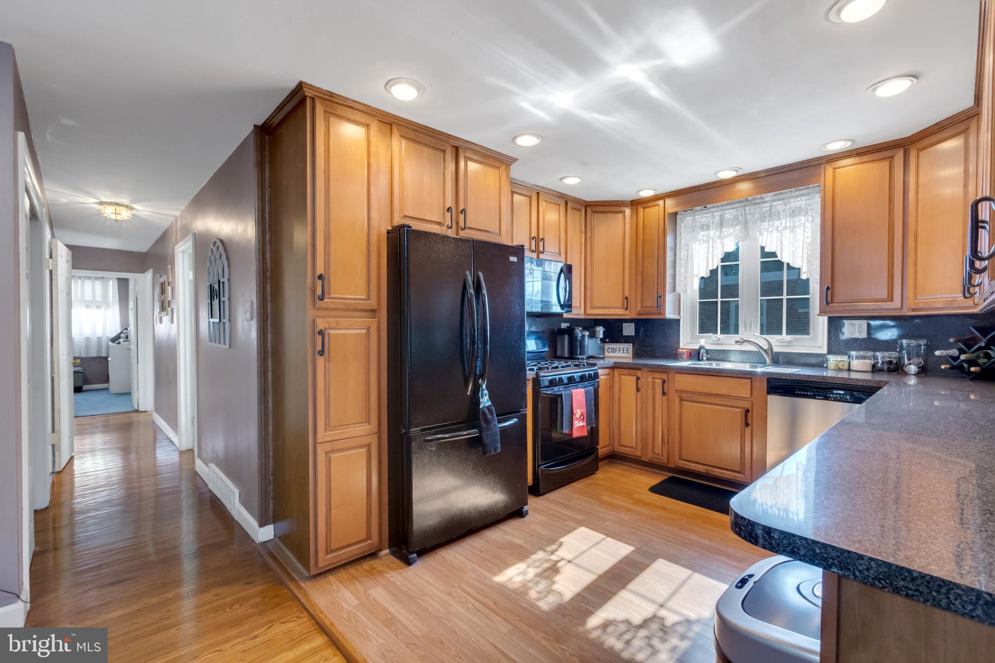 655 Colebrook Road Philadelphia, PA 19115 - Photo 8 of 29 Gallery Image 8