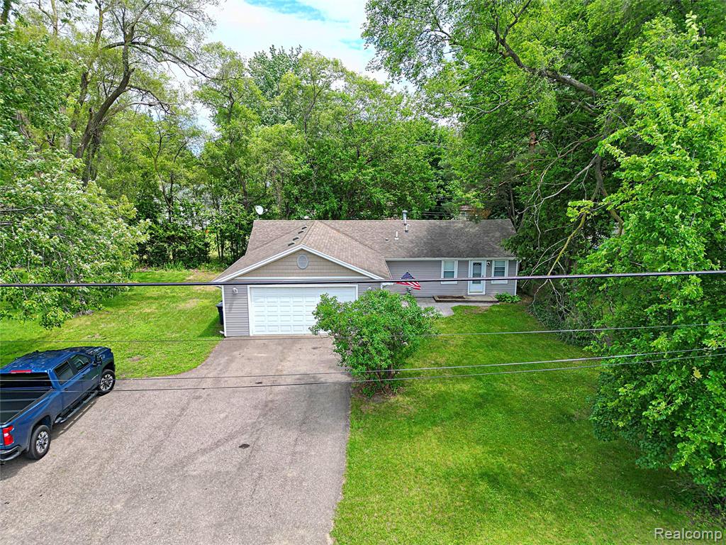19554 Farmington Road Livonia, MI 48152 - Photo 2 of 40