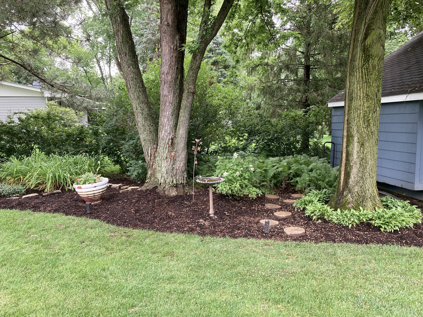 1910 Coventry Road New Lenox, IL 60451 - Photo 37 of 40 a view of a backyard with large tree