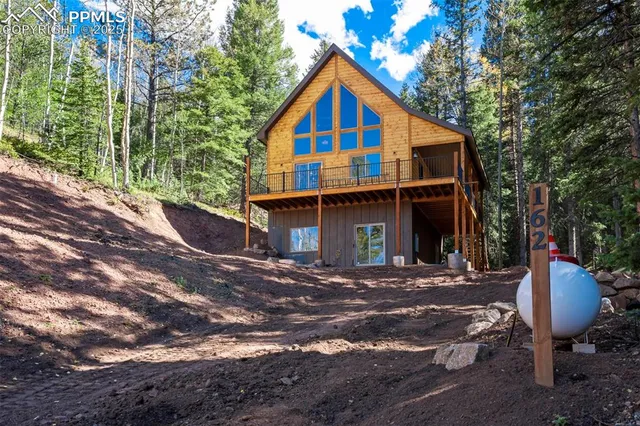 a view of an house with backyard space and balcony