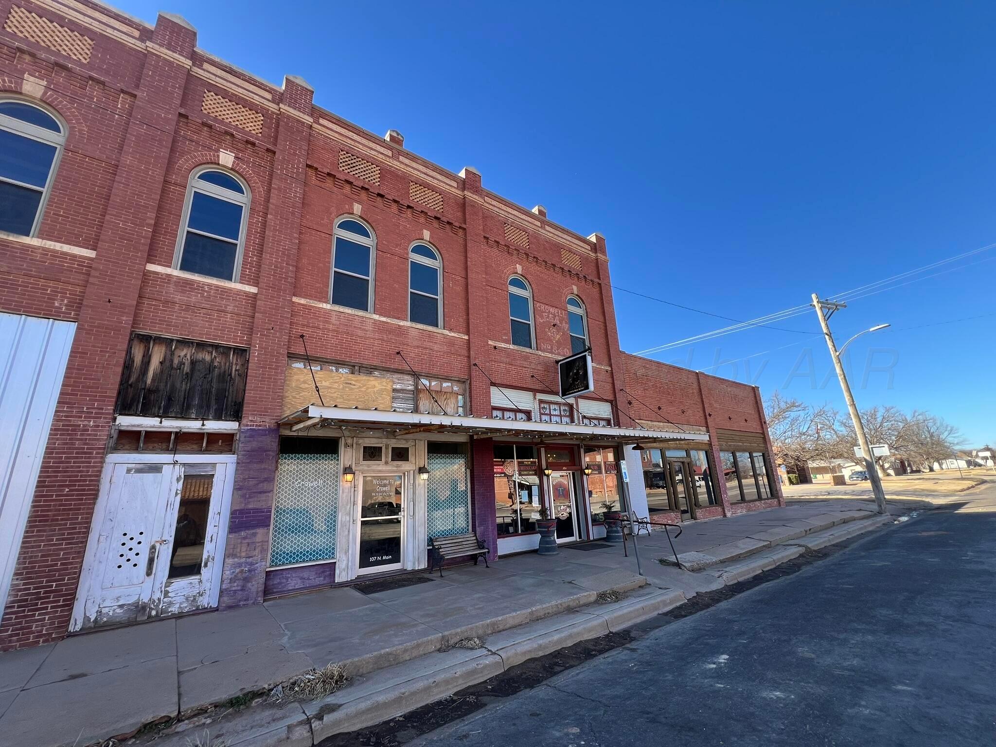 109 North Main Street Crowell, TX 79227 - Photo 2 of 40 IMG_0478