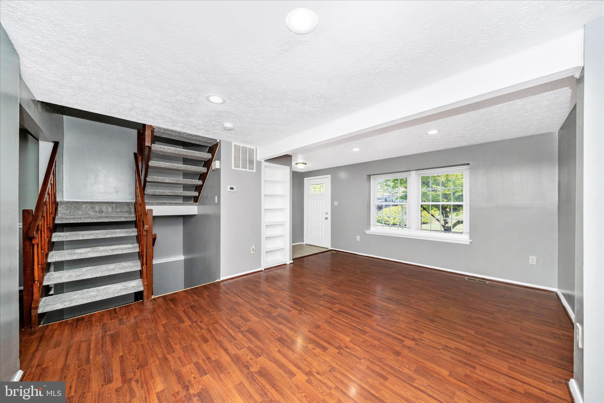3749 Castle Terrace, Unit 12114 Silver Spring, MD 20904 - Photo 6 of 51 Living Room