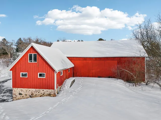 $650,000 | 6273 Pleasant Hill Drive, Trenton, WI 53095