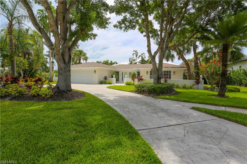 2901 Crayton Road Naples, FL 34103 - Photo 8 of 50