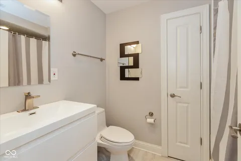 $285,000 | 2105 North Meridian Street, Unit 203, Indianapolis, IN 46202