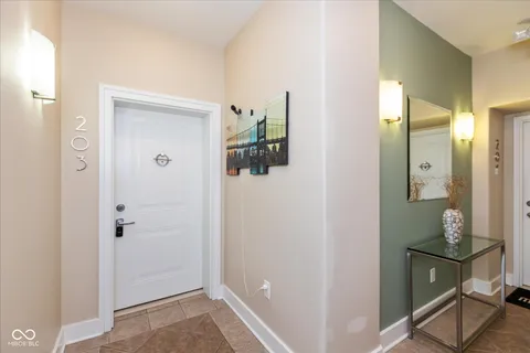 $285,000 | 2105 North Meridian Street, Unit 203, Indianapolis, IN 46202
