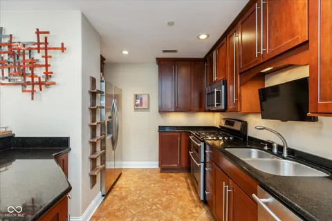 $285,000 | 2105 North Meridian Street, Unit 203, Indianapolis, IN 46202