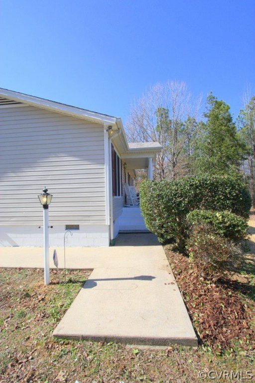 7470 Jericho Road Ruther Glen, VA 22546 - Photo 4 of 23 Front walkway