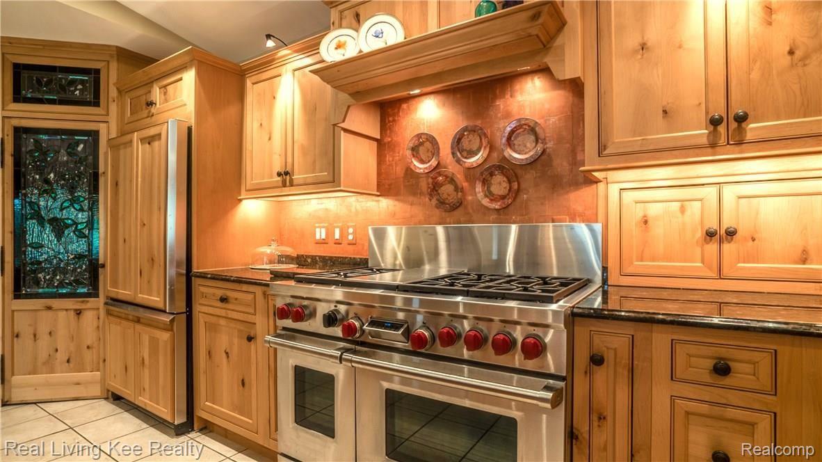 247 Whims Court Rochester, MI 48306 - Photo 14 of 57 Wolf 6 burner gas range with griddle feature, double oven. WOW!