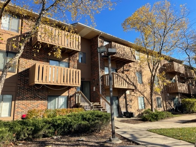 1091 Rodenburg Road, Unit 203 Roselle, IL 60172 - Photo 1 of 11 Gallery Image 1