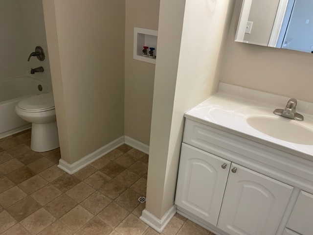 1091 Rodenburg Road, Unit 203 Roselle, IL 60172 - Photo 8 of 11 Gallery Image 8