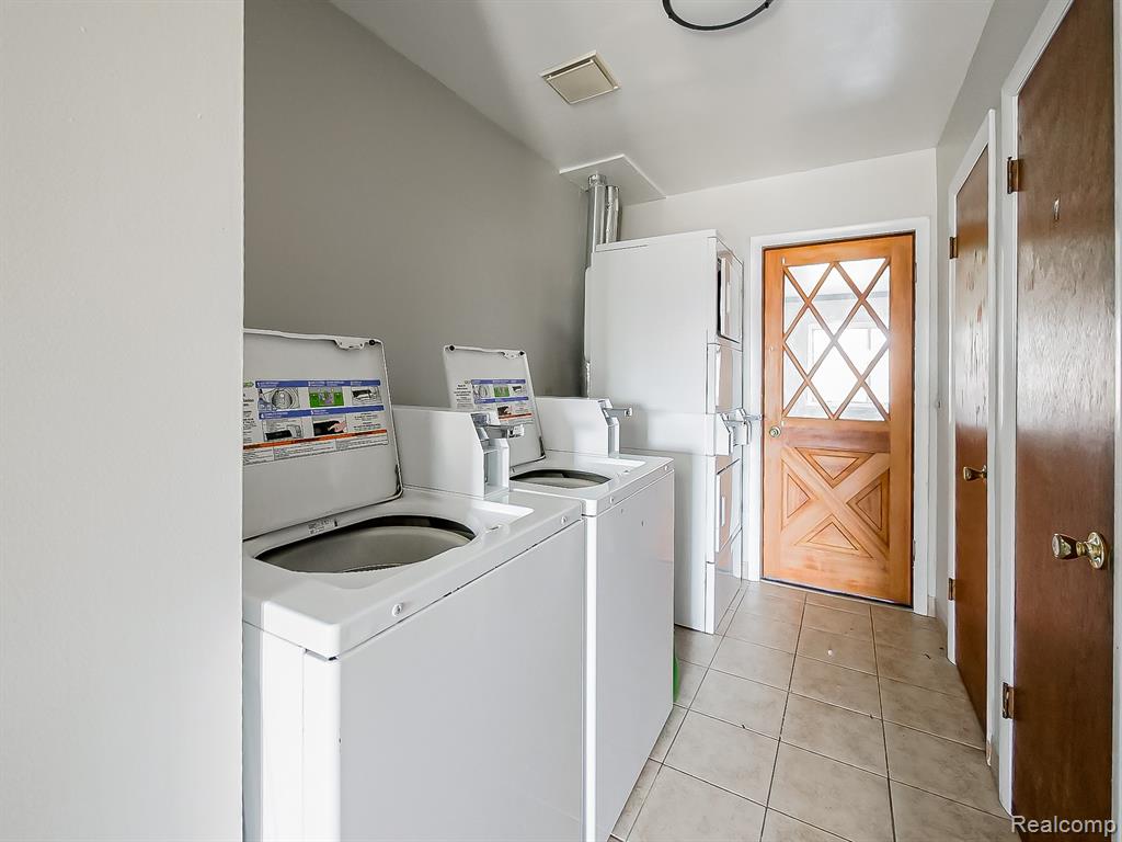 121 East Van Riper Road, Unit 6 Fowlerville, MI 48836 - Photo 17 of 23