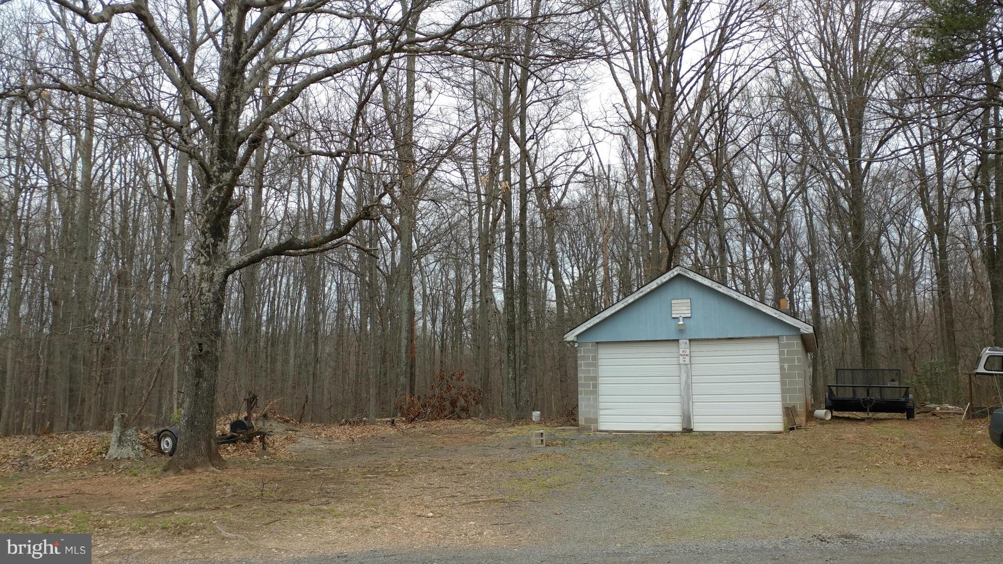 39588 Mossridge Road Aldie, VA 20105 - Photo 2 of 13 Garage