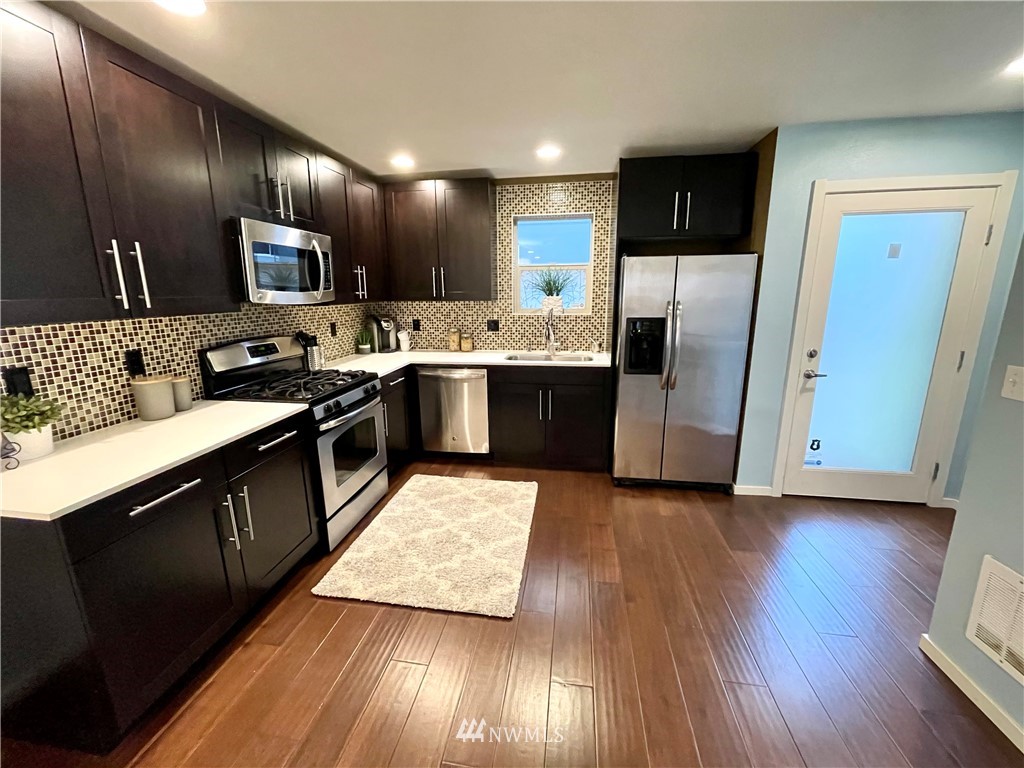 8601 Delridge Way Southwest, Unit B Seattle, WA 98106 - Photo 3 of 21 Gallery Image 3