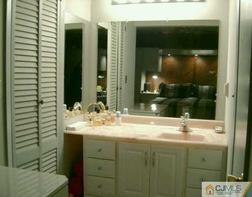 27 Norton Road Monmouth Junction, NJ 08852 - Photo 5 of 8 Gallery Image 5