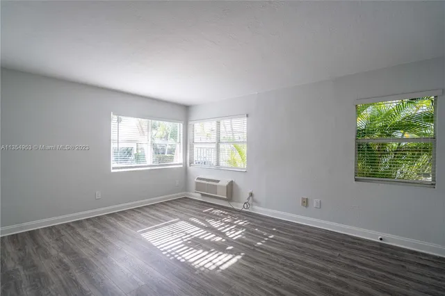 a view of empty room with window