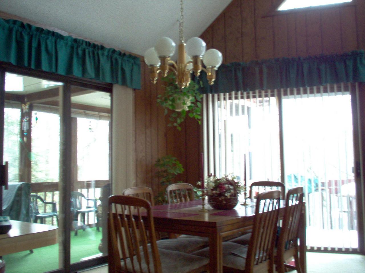 Edinburg Bushkill, PA 18324 - Photo 2 of 8 Dining room